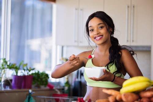 (Él, ella, usted) com**e** : Il / elle mange, vous mangez (vouvoiement) 