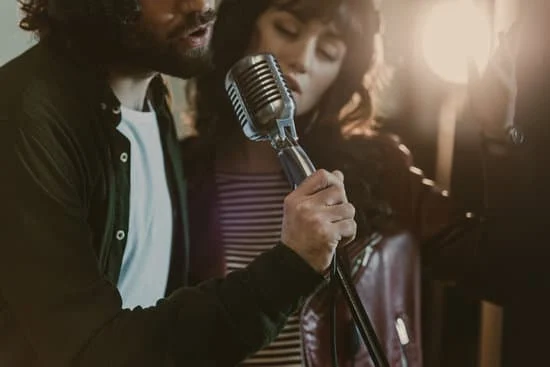 (Él, ella, usted) cant**a** : Il / elle chante, vous chantez (vouvoiement) 