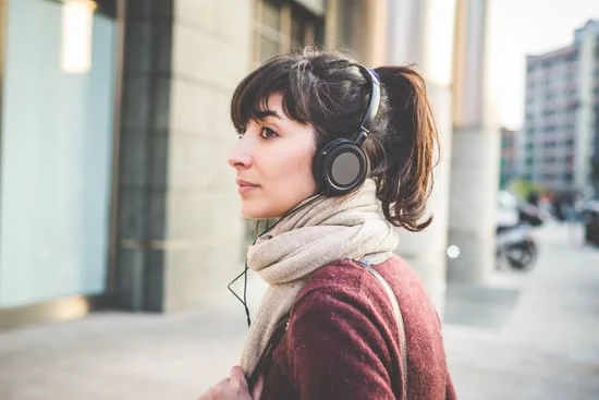 ¿Qué escuchas? : Qu'est-ce que tu écoutes ?