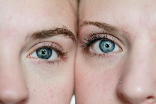 Ojos azul claro : Des yeux bleu clair
