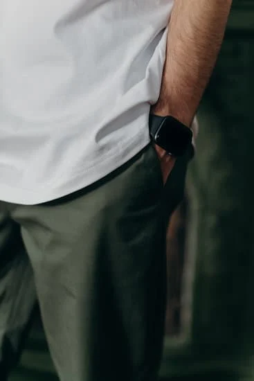 Pantalones verde botella : Un pantalon vert bouteille