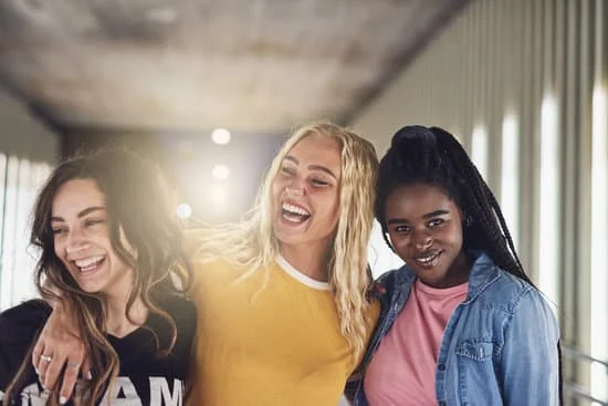 Son **nuestras** amig**as** : Ce sont nos ami**e**s