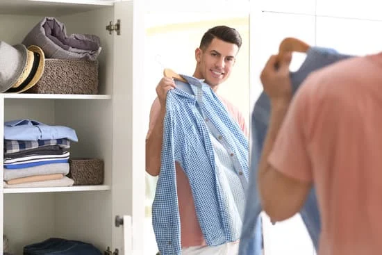 De quién es esta camisa? Es la **mía** : À qui est cette chemise? C'est la mienne
