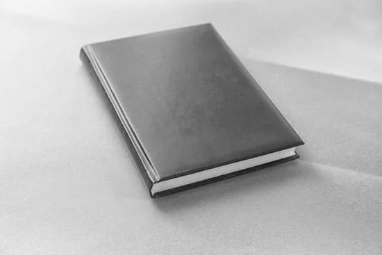 Este libro **es** de mi padre : Ce livre est à mon père 