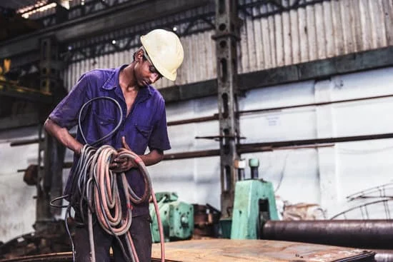 Tenemos bastante trabajo : Nous avons assez de travail
