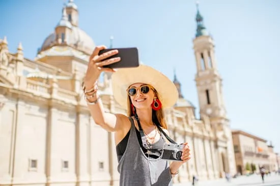 No hay muchos turistas : Il n'y a pas beaucoup de touristes 