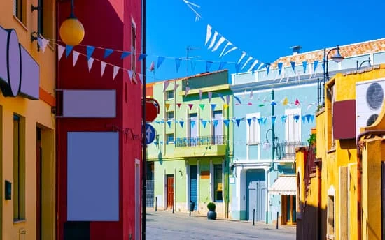Lo preocupante es que no hayan ido a la ciudad esta tarde : Ce qui est inquiétant, c'est qu'ils ne sont pas allés en ville cet après-midi