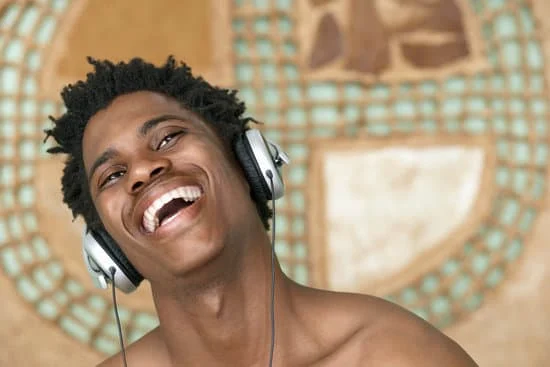 Si escucha música se quedará sordo : S'il écoute de la musique, il deviendra sourd