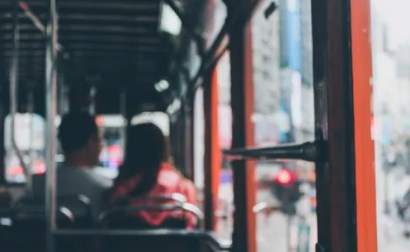 ¿Por qué tomamos el autobús? : Pourquoi prenons-nous l'autobus ?