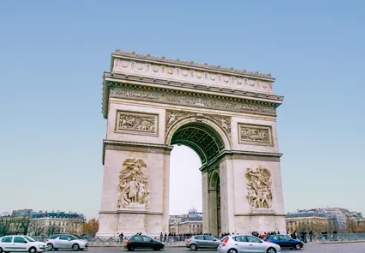 Vive en París : Il vit à Paris