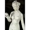Le **coing** est souvent mentionné dans la **mythologie grecque**, associé à la déesse **Aphrodite**.